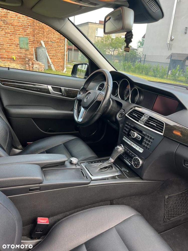 Mercedes-Benz Klasa C 250 CGI BlueEff Avantgarde - 4