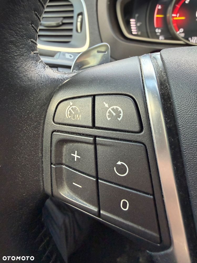 Volvo V40 D4 Drive-E Momentum - 21