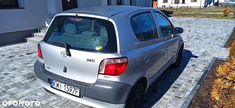 Toyota Yaris 1.0 Base - 4