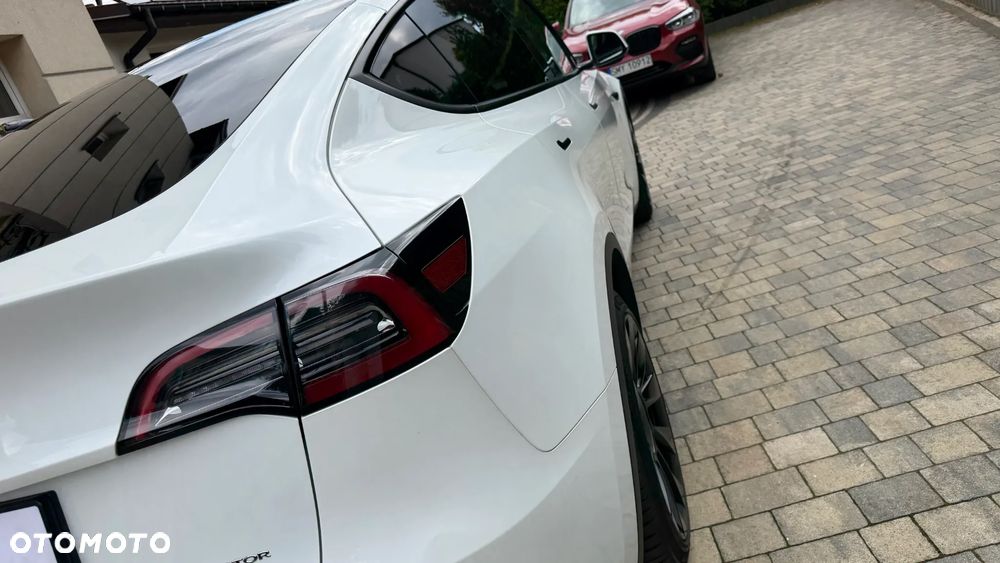 Tesla Model Y Long Range AWD - 13