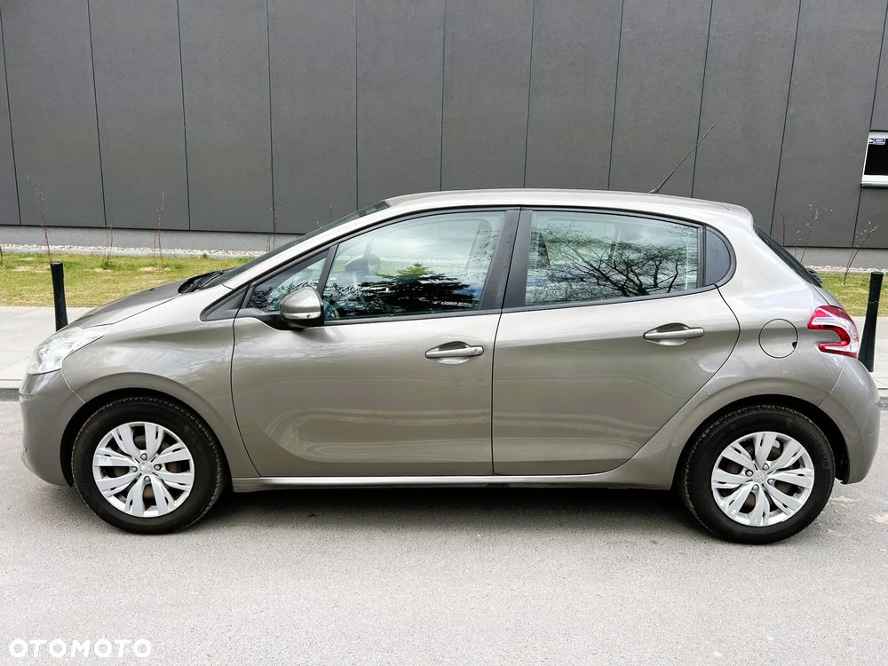 Peugeot 208 - 25