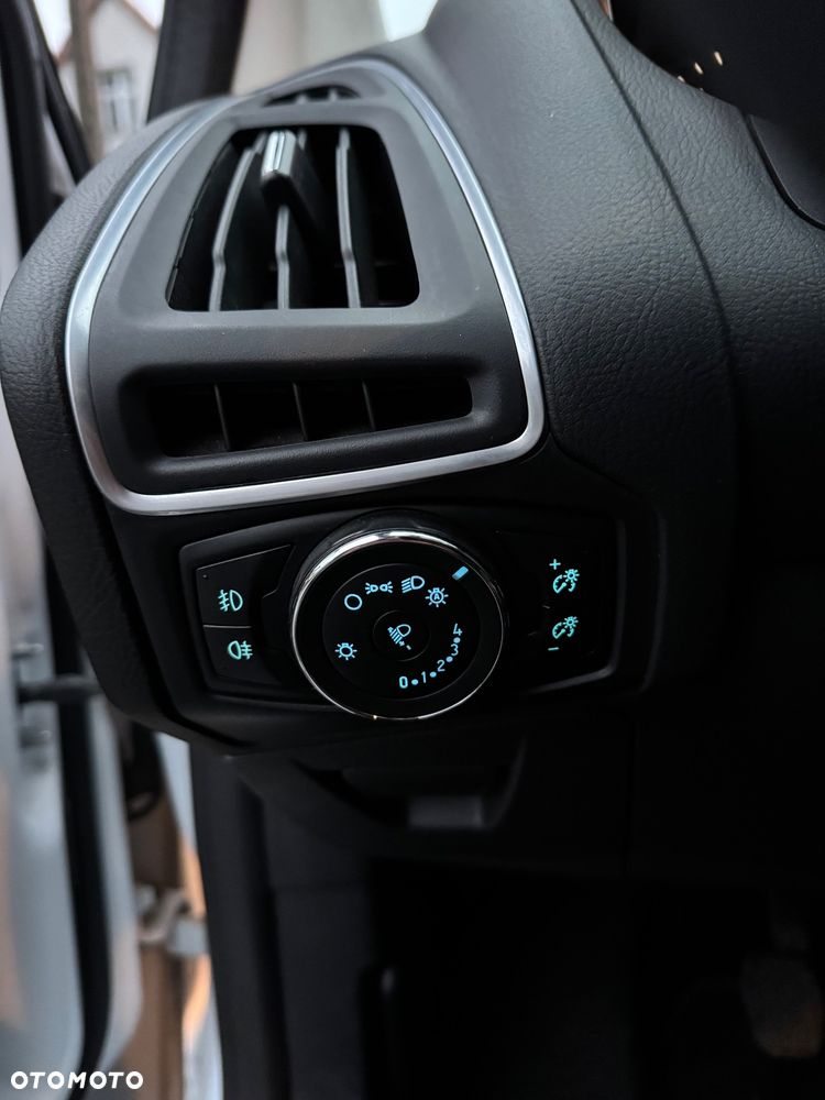 Ford Focus 1.6 TDCi DPF SYNC Edition - 23