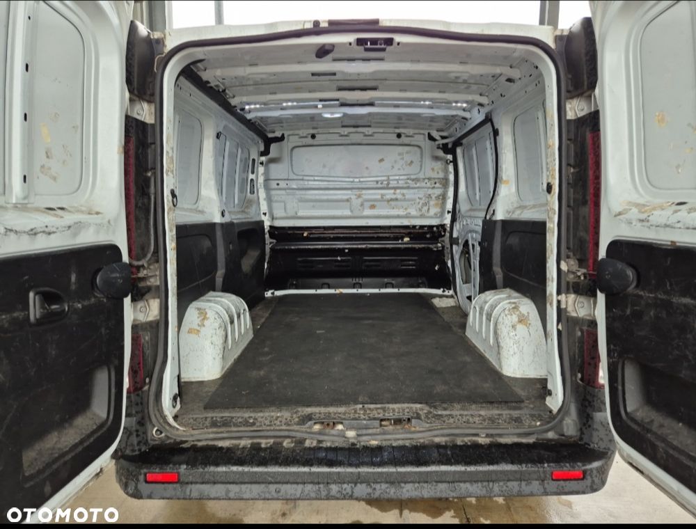 Renault Trafic - 18
