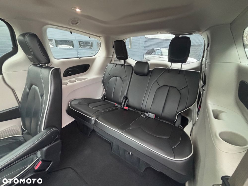 Chrysler Pacifica - 18