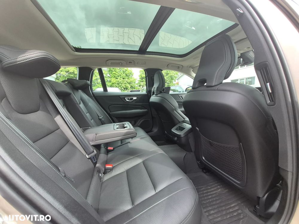 Volvo V60 B4 MHEV AT Plus Dark - 19