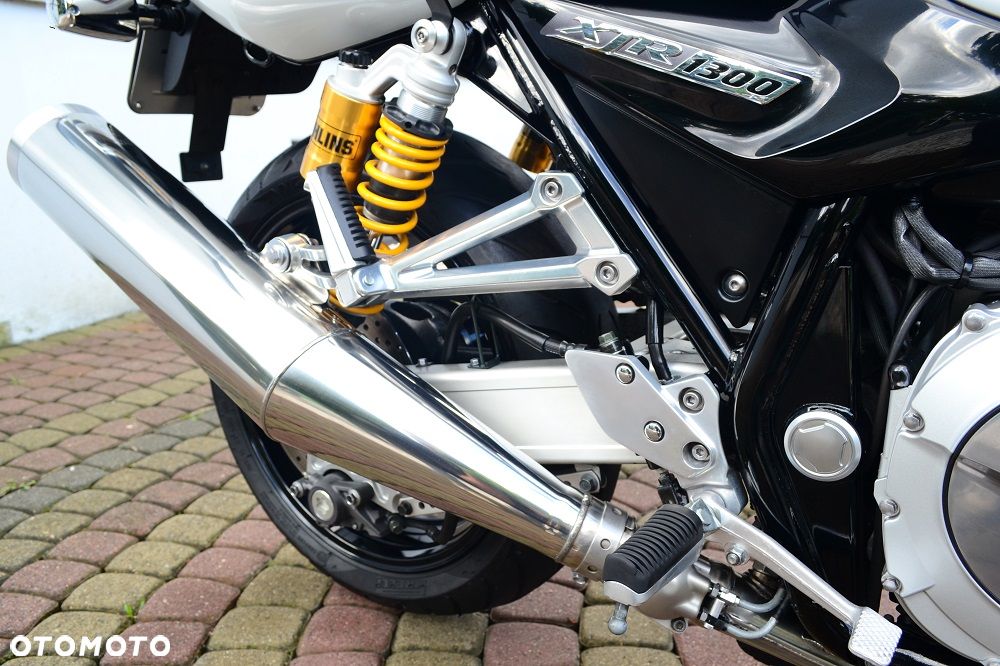 Yamaha XJR - 24