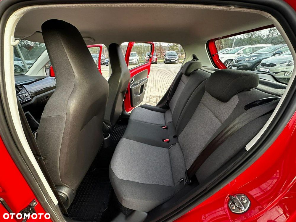 Volkswagen up! (BlueMotion Technology) move - 11