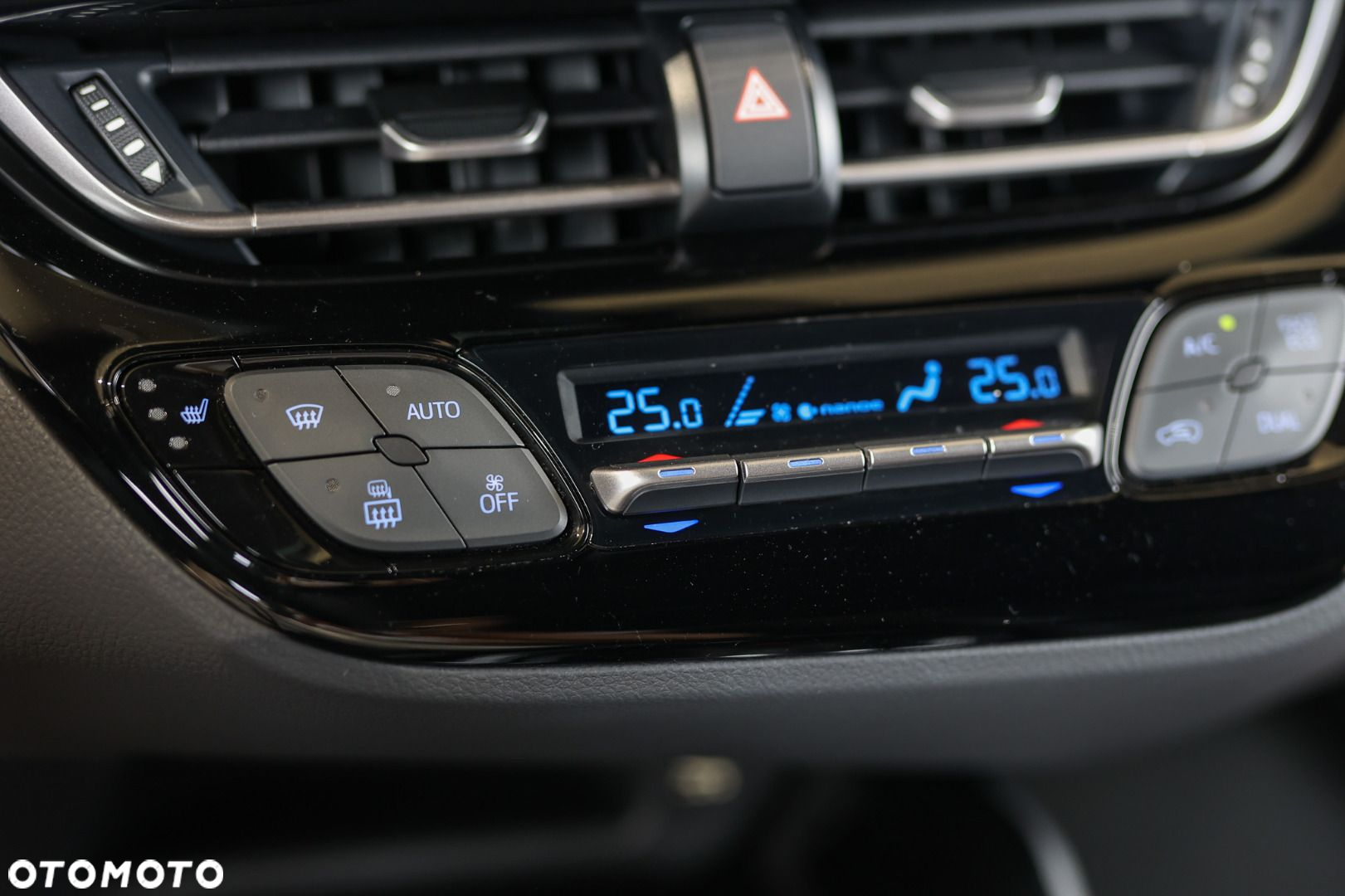 Toyota C-HR - 15