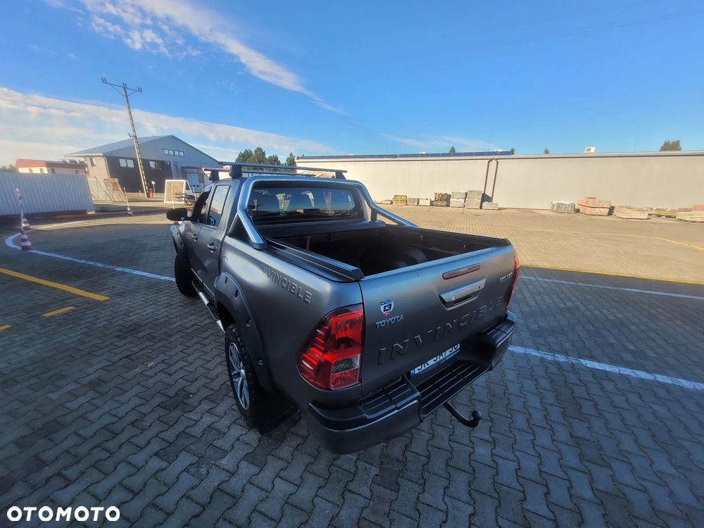 Toyota Hilux - 36