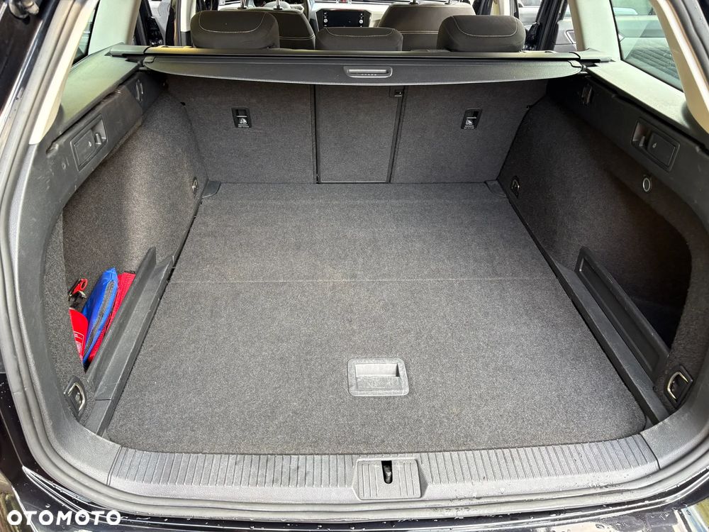 Volkswagen Passat - 16
