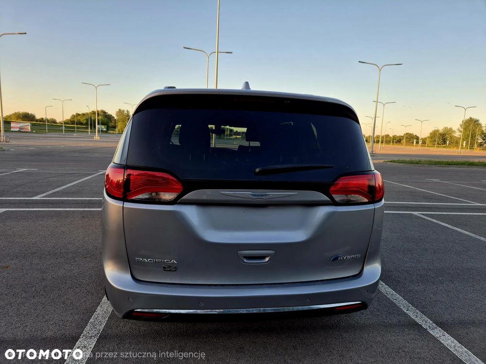 Chrysler Pacifica - 4