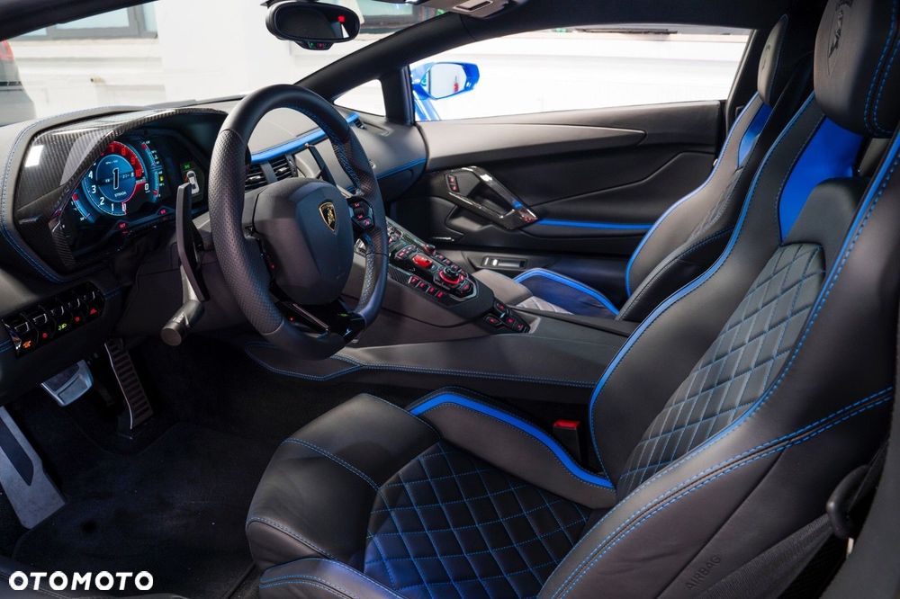 Lamborghini Aventador - 17