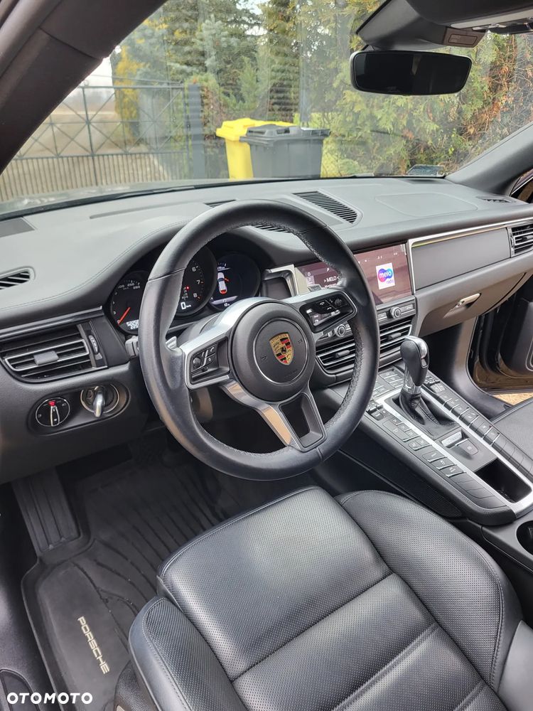 Porsche Macan - 24