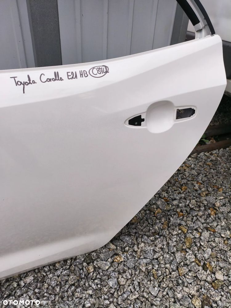 TOYOTA COROLLA E21 HB DRZWI LEWE TYLNE TYŁ POZNAŃ GIEŁDA X75 - 2