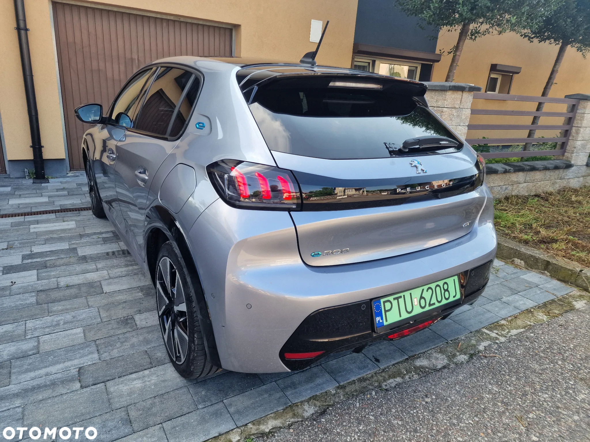 Peugeot 208 e-208 GT - 12
