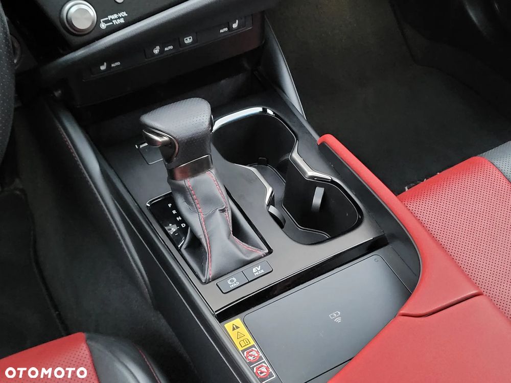 Lexus ES 300h F Sport Edition - 25