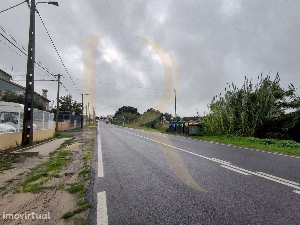 Terreno em Santo António da Charneca no Barreiro - Grande imagem: 4/14