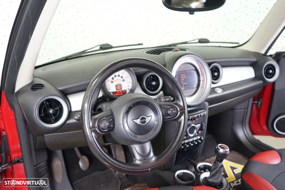 MINI 3 Portas One D - 12