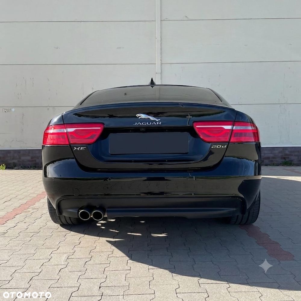 Jaguar XE 2.0 D R-Sport - 4