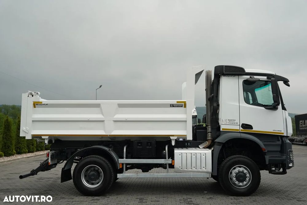 Mercedes-Benz AROCS 2038 / 4x4 / BASCULABILĂ PE DOUĂ LATE / HIDRODOLTA / AUTOMATĂ / - 18