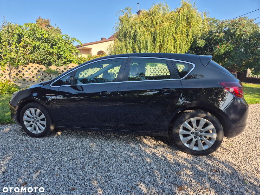Opel Astra 1.6 Turbo Cosmo - 9