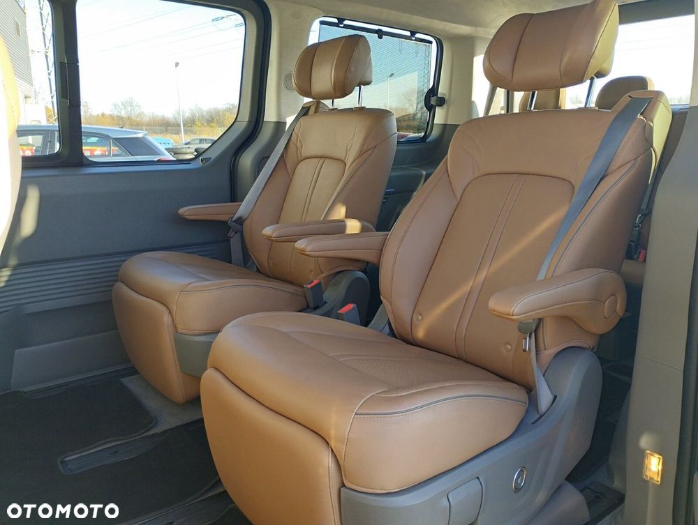 Hyundai Staria 1.6 T-GDI HEV Luxury - 12