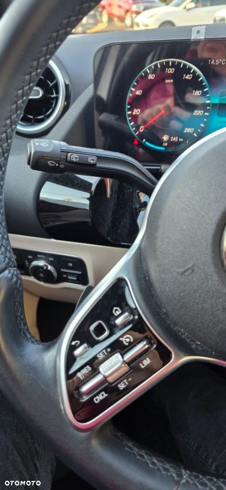 Mercedes-Benz GLA - 33