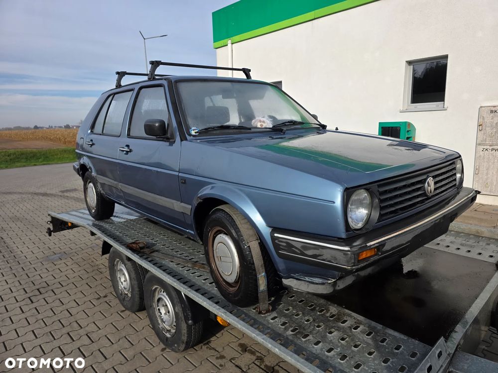 Volkswagen Golf - 1
