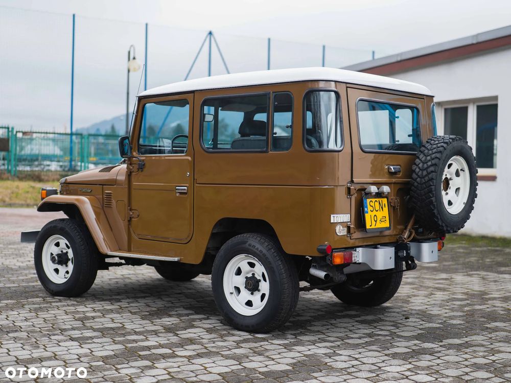 Toyota Land Cruiser - 7