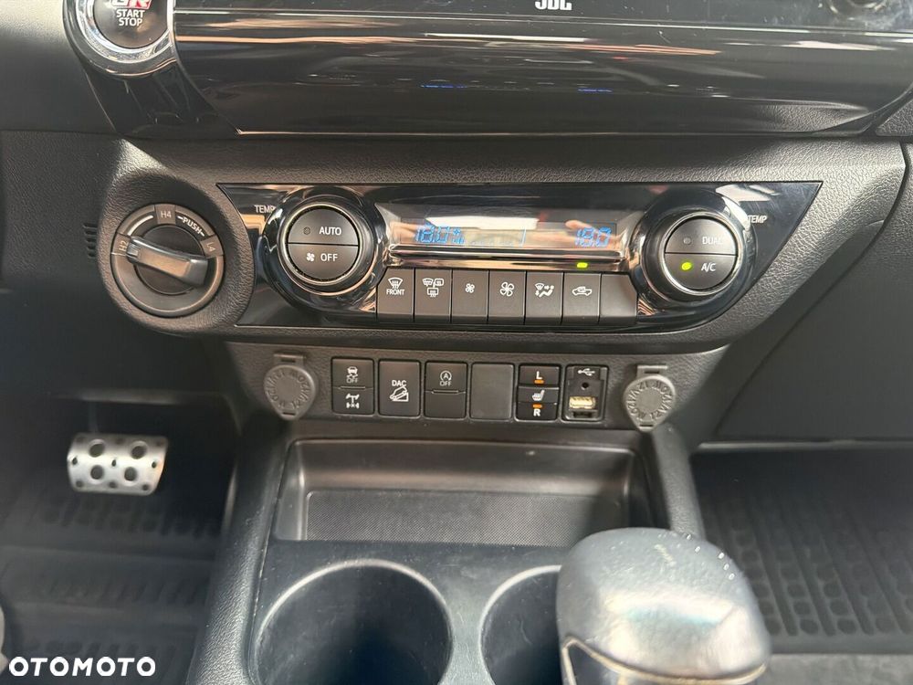Toyota Hilux 2.8 D-4D Double Cab GR Sport 4x4 - 19