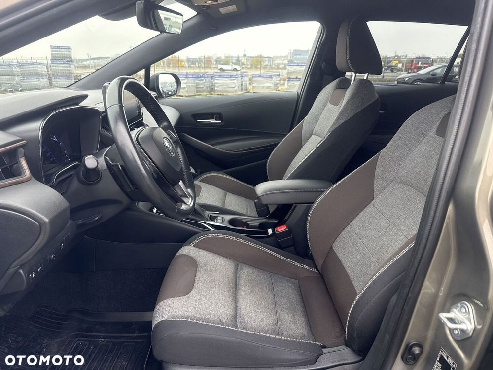 Toyota Corolla 2.0 Hybrid Trek - 18