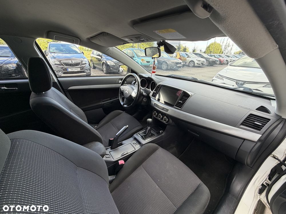 Mitsubishi Lancer 1.6 Invite - 10