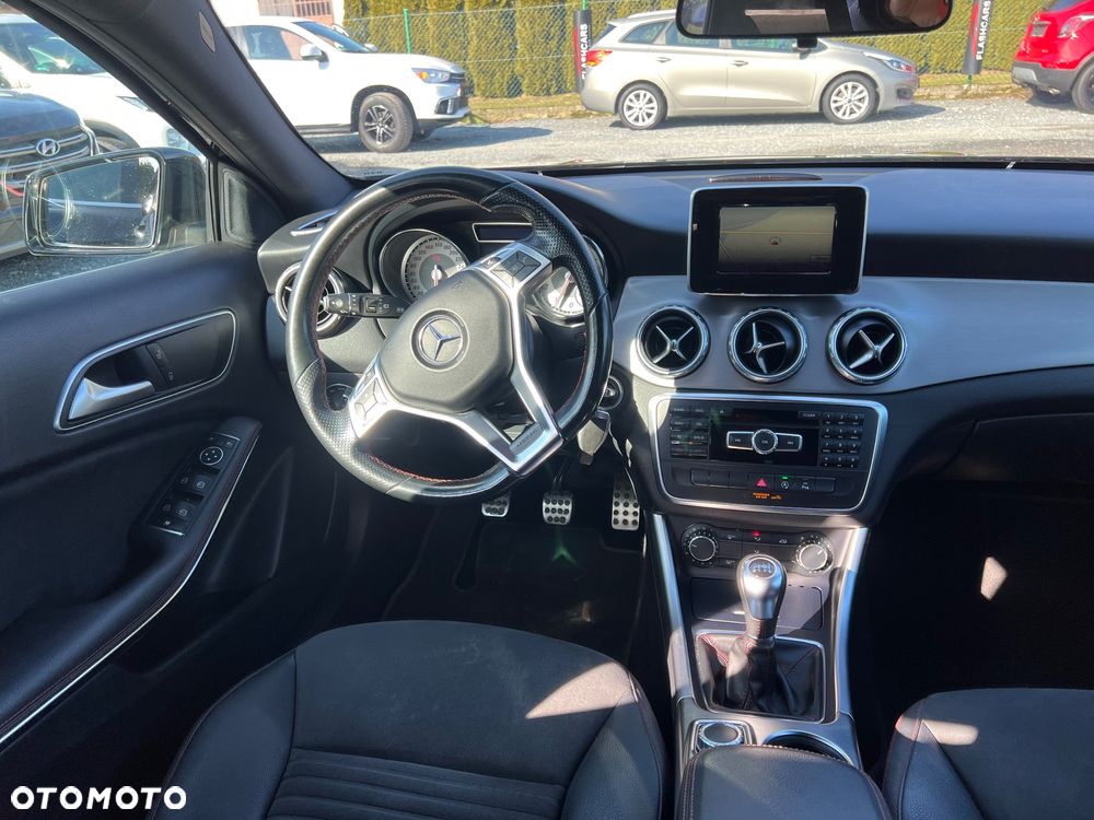 Mercedes-Benz GLA 200 AMG Line - 16