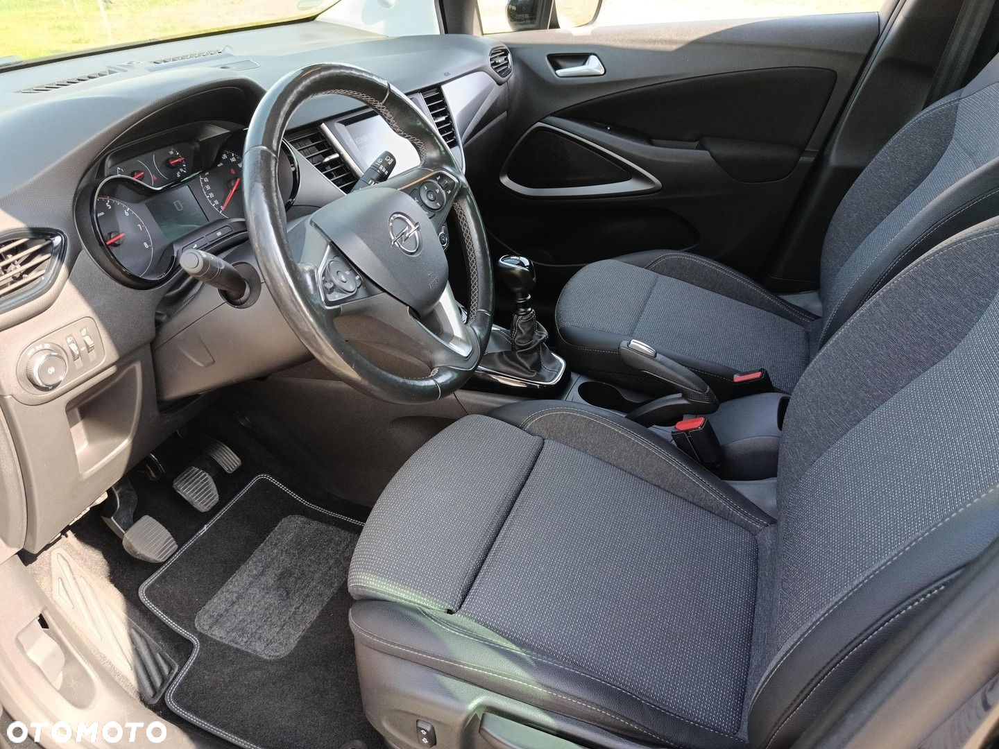Opel Crossland 1.2 T Business - 15