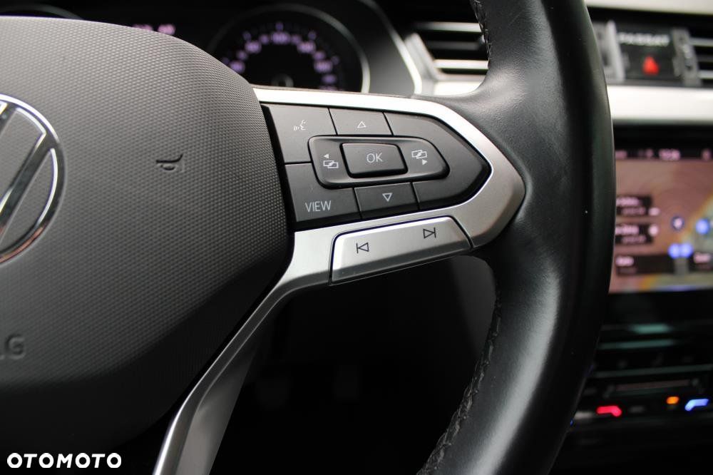 Volkswagen Passat - 15