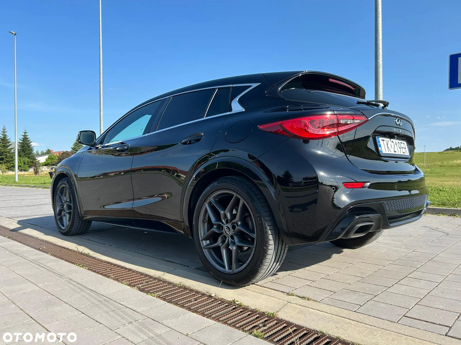 Infiniti Q30 - 16
