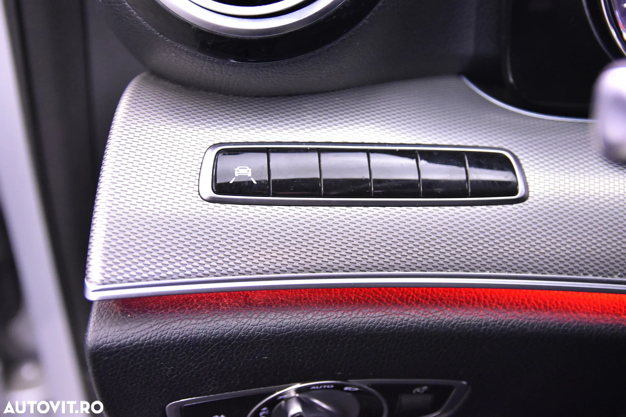 Mercedes-Benz E 220 d 4Matic T 9G-TRONIC - 16