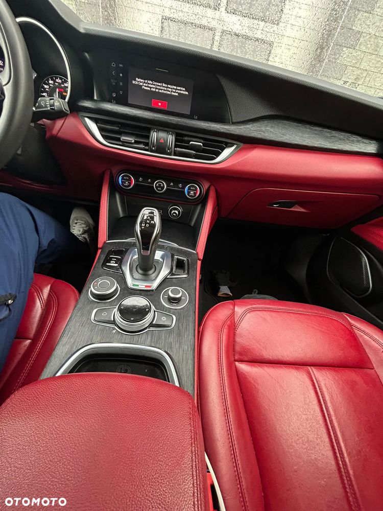 Alfa Romeo Stelvio - 16