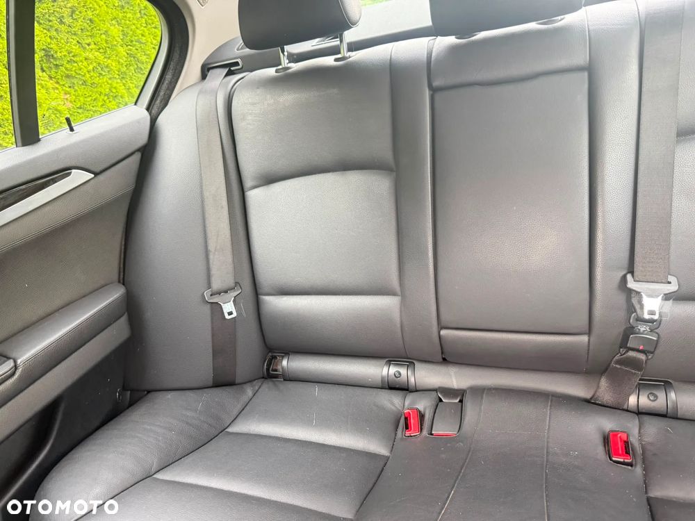 BMW Seria 5 528i xDrive - 23