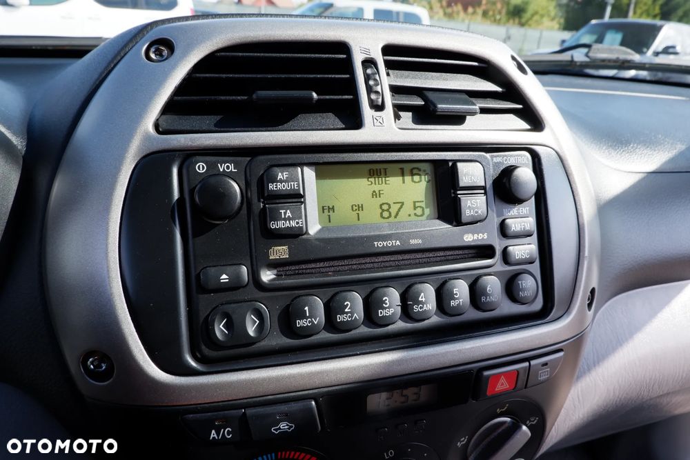 Toyota RAV4 D-4D 4x4 - 17