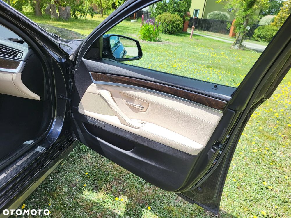 BMW Seria 5 528i - 15