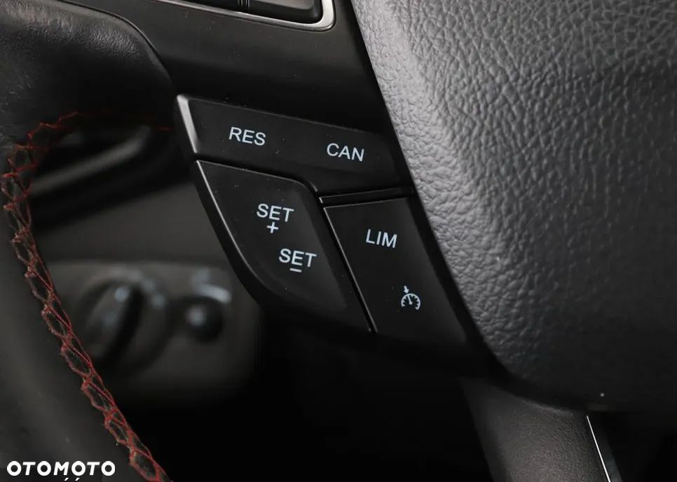 Ford Kuga 1.5 TDCi FWD ST-Line - 19