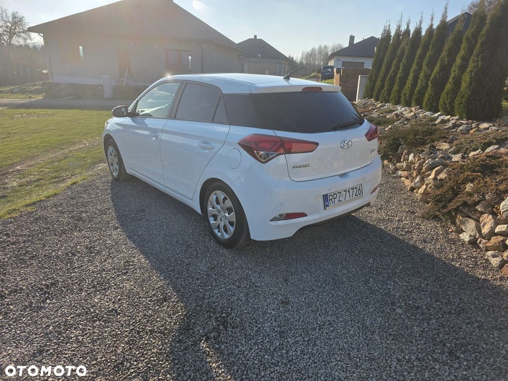 Hyundai i20 - 18