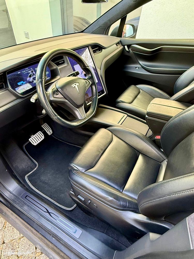 Tesla Model X - 8