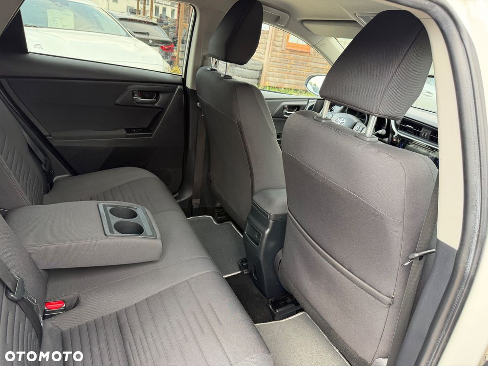 Toyota Auris - 12