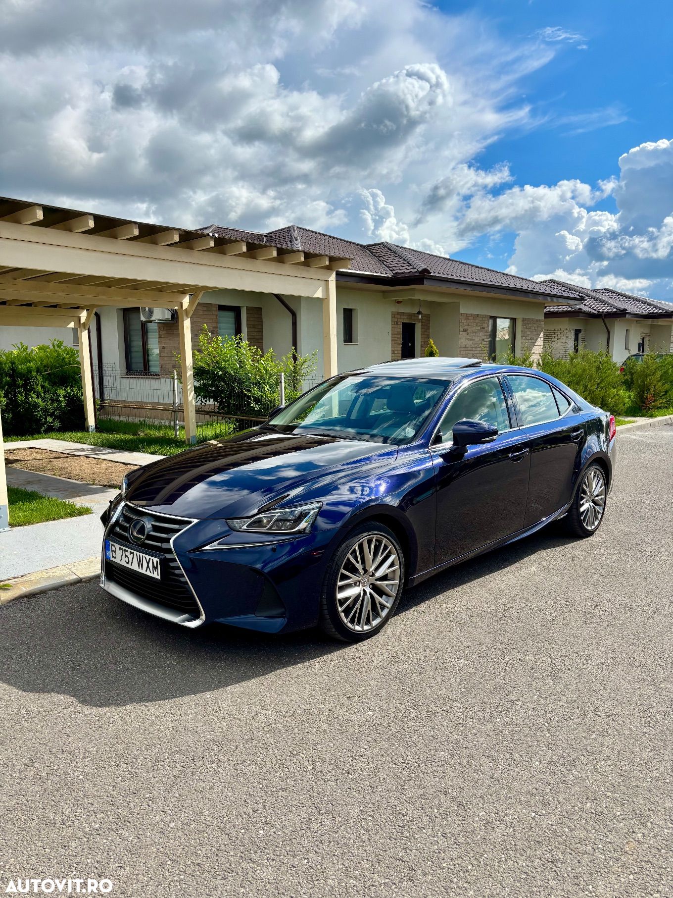 Lexus Seria IS 300h Aut. Luxury - 1