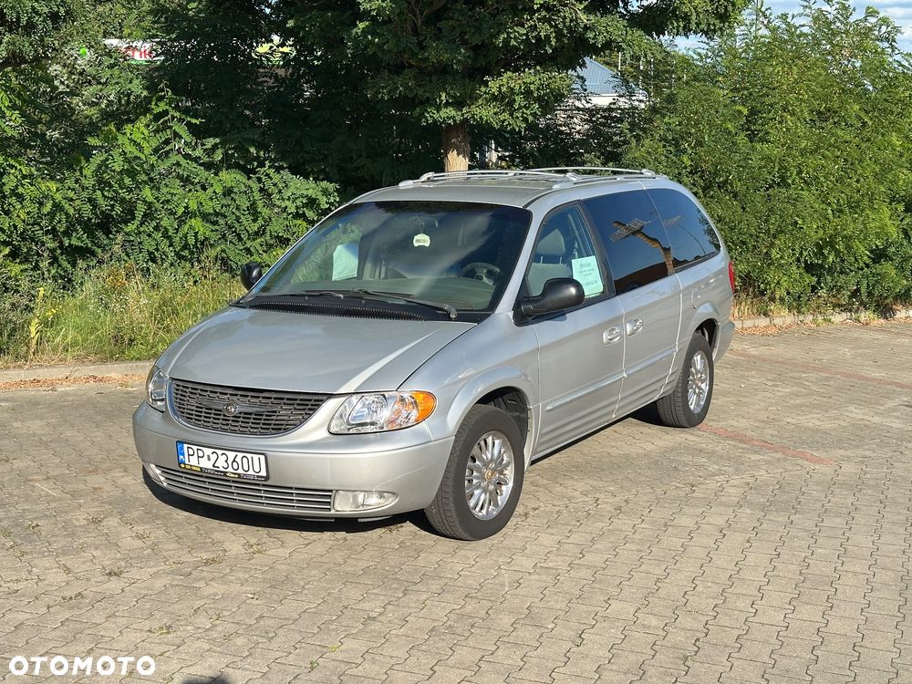 Chrysler Town & Country - 2