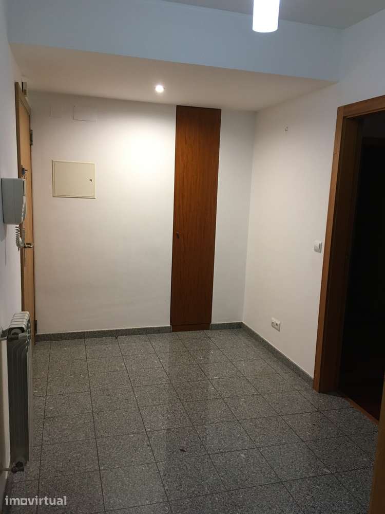 Apartamento T3 usado Glicínias, Aveiro, com lugar de garagem - Grande imagem: 2/11