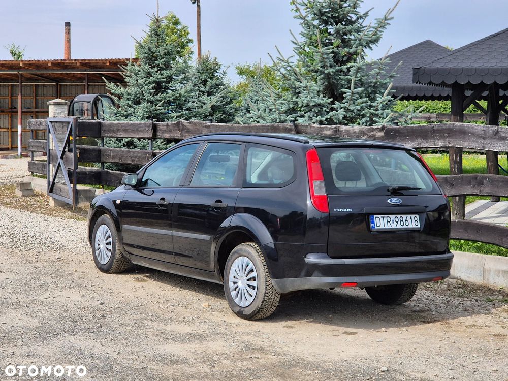 Ford Focus 1.6 Ambiente - 3