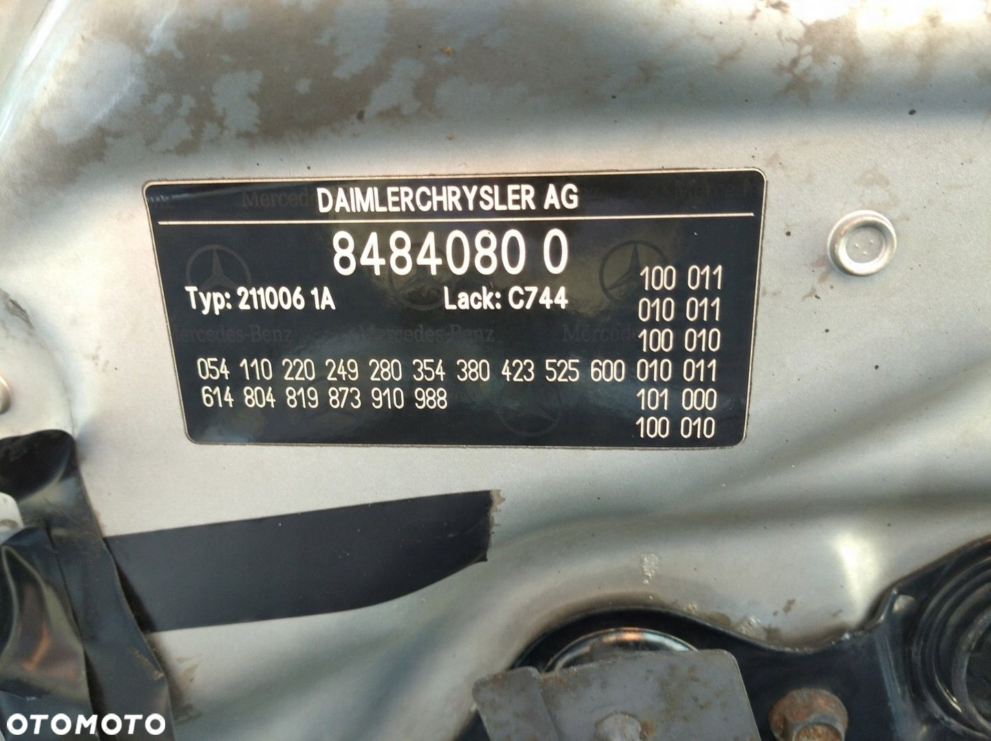 MERCEDES E-KLASA W211 DRZWI PRZÓD LEWE C744 - 4